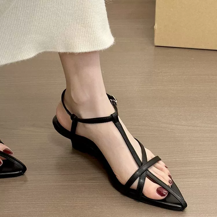 Retro universal sandals with a strap, french style