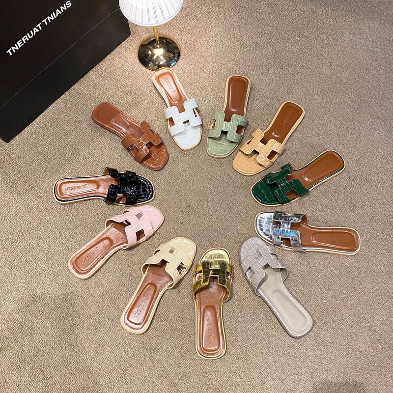 Women's Outdoor Slippers 2026 New Trendy Ins Style Summer Sandals Fashion Beach Flat Slippers Stone Pattern