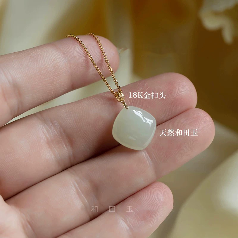 天然ホータン翡翠ペンダント、無事ブランド翡翠ペンダント、女性用 18K ゴールドバックル翡翠ペンダントネックレス、お母さんへの誕生日プレゼント|undefined