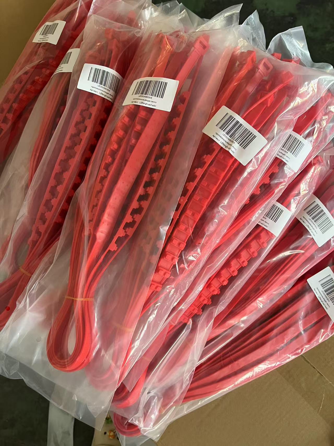 Car tire anti-slip chains, orange plastic straps, universal for winter and snowy conditions, easy to install, wholesale for cross-border sales