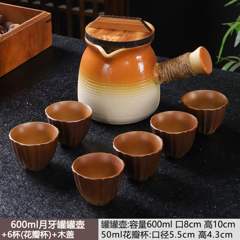 Tetera en una estufa, tarros de té con leche a la parrilla, ollas especiales, utensilios de cerámica de cocción en seco para el hogar, juego completo de juegos de té