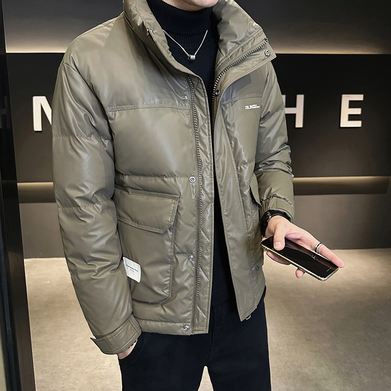 革の服のダウンジャケットの男性の秋冬の新型の短いタイプの青年の潮流は百合の白鴨の絨毯の立襟の保温のレジャーのコートを配合します。