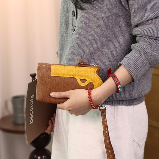 Cross-border first-layer cowhide portable versatile coin purse, designer original personalized gun-shaped small handbag 6926 Cross-border first-layer cowhide portable versatile coin purse, designer original personalized gun-shaped small handbag 6926