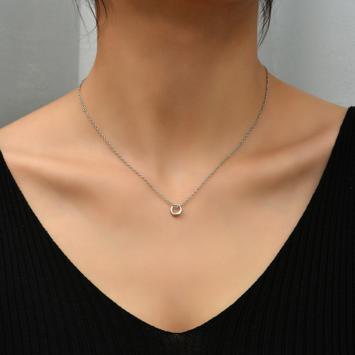 Japanese and Korean-inspired Ins cool geometric circle pendant necklace for women, retro minimalist fashionable temperament ring choker