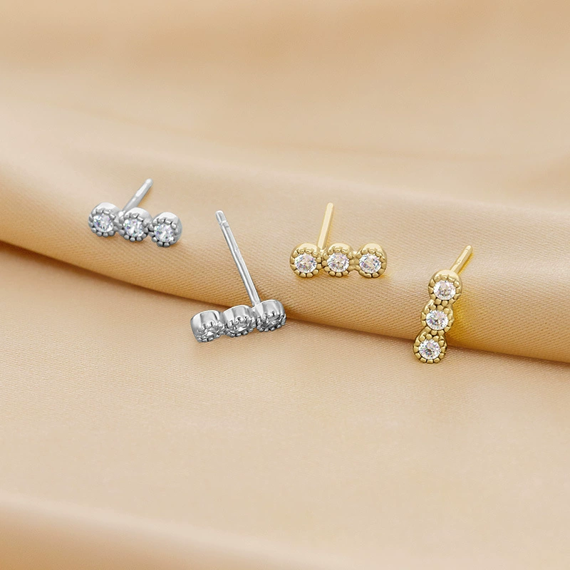 榕树下 Tide, sophisticated small universal earrings, silver 925 sample, simple and elegant design, Korean style