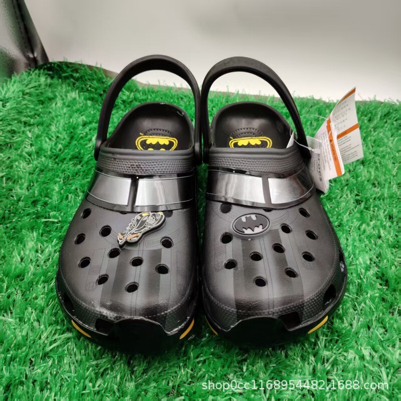 New Batman Mickey Jedi Fighter Croc Shoes Baotou Beach Sandals Plaid and Wear-Resistant Boys and Girls Casual New Batman Mickey Jedi Fighter Croc Shoes Baotou Beach Sandals Plaid and Wear-Resistant Boys and Girls Casual