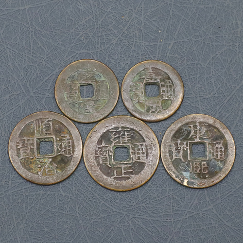 Qing Dynasty replica ancient Five Emperors coins, six-emperor old bronze coins, antique collectibles to boost business, threshold-pressing antiques, Chinese knot-style Five Emperors coin pendants—wholesale available.
