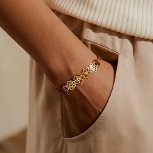 钛钢镂空十二月生辰花手链女跨境感恩母亲节礼物饰品花朵吊坠手饰