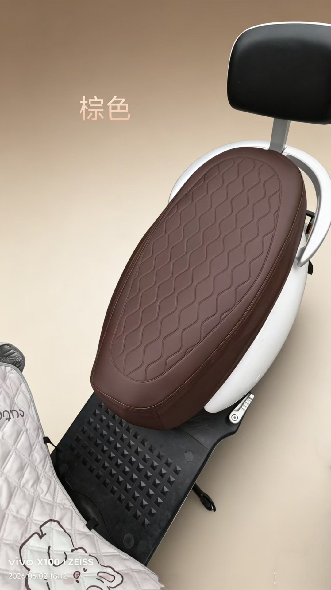 cubierta de asiento de motocicleta de automóvil eléctrico cubierta de cojín impermeable de cuero cubierta de cojín de pedal resistente al quemado aislamiento de acero doble aguja línea de presión