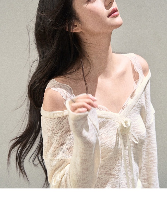 一颗小野莓V领蕾丝拼接长袖T恤女2025年秋季新款小众立花设计上衣|undefined