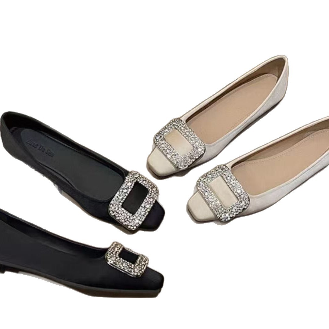 2026 primavera y otoño nuevos botones cuadrados de diamante negro viajeros zapatos de mujer de tamaño grande zapatos de cama franceses cuadrados zapatos de boca superficial