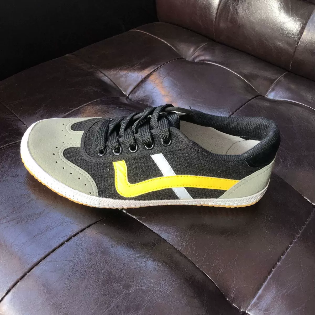 外贸新款运动休闲鞋劳作跑步单鞋一次硫化胶鞋男出口沙特非洲定制