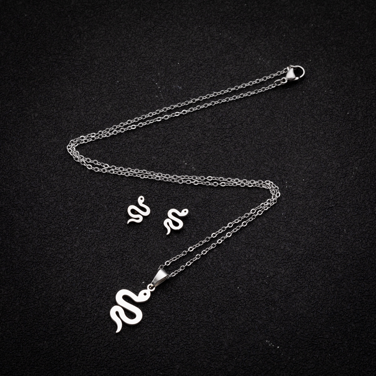 Style Simple Serpent Acier Inoxydable Placage Femmes Des Boucles D'oreilles Collier display picture 4