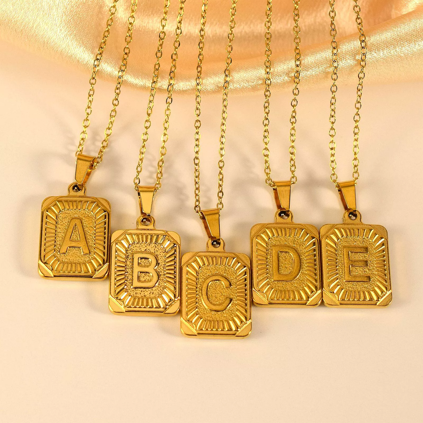 Европейско-американский стиль, хип-хоп, квадратный кулон-подвеска, покрытый 18-каратным золотом, модное ожерелье из нержавеющей стали с английскими буквами.