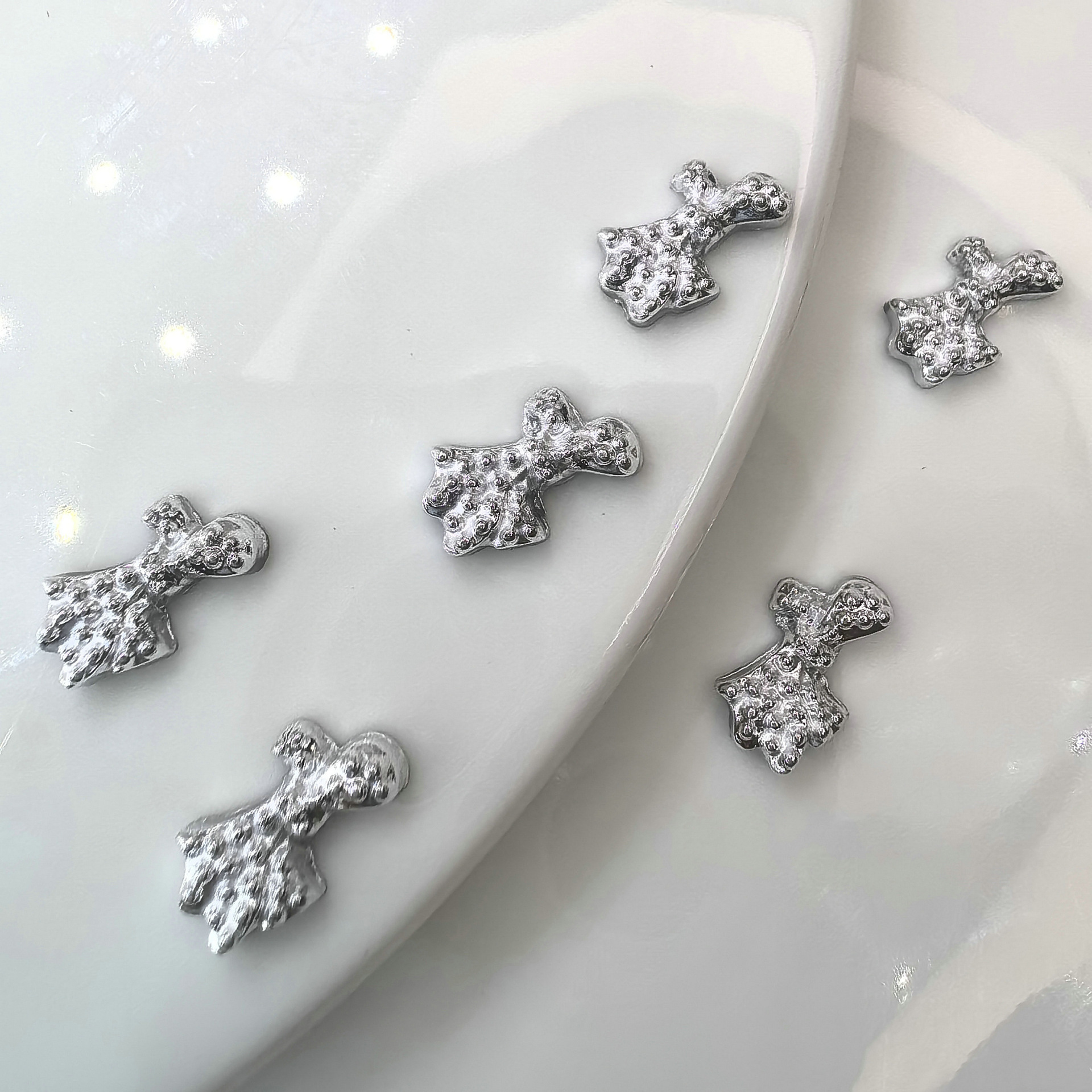 银色树脂美甲饰品批发法国德国意大利罗马尼亚西班牙欧洲跨境电商