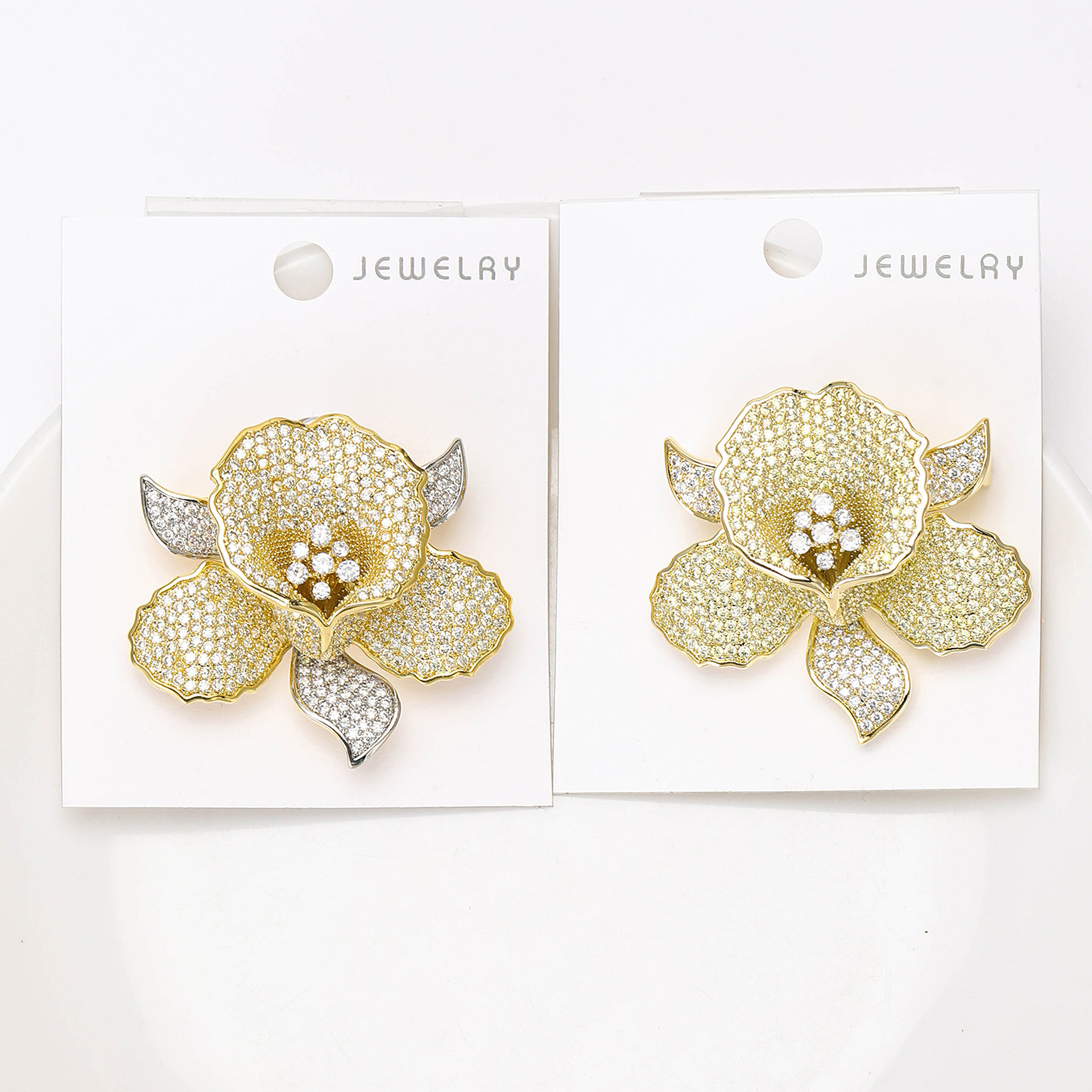 Elegant Luxurious Pin Flower Copper Inlay Zircon Women's Brooches display picture 1