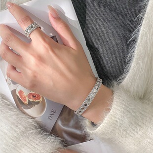 �p���ٸ�y�������CŮС���OӋ�о������԰ٴ��U���֭hins�L���