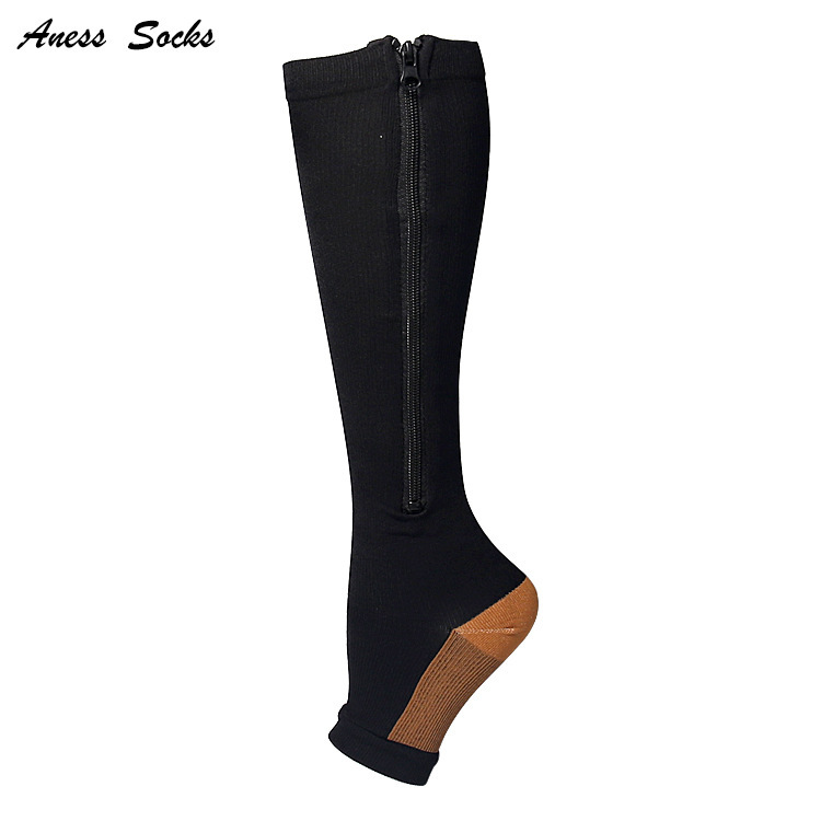 구리 검은 지퍼 양말