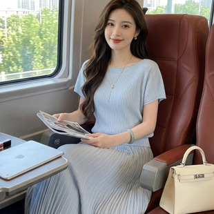 �n��������ˇһ�ּ�������l�y��ɫᘿ���Ů�ļ������@�ݶ�������