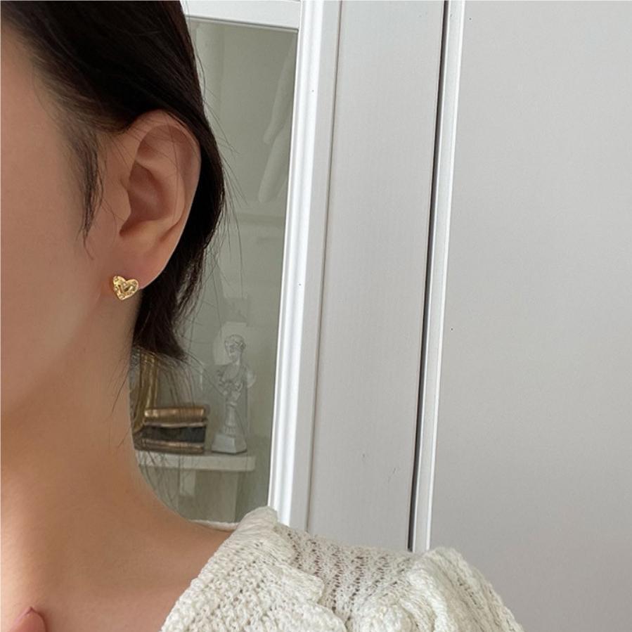 3g Weight 925 Sterling Silver Ear Needle Material Ear Studs Classification 1 Pair Quantity Holiday, Daily Occasion 925 Sterling Silver Material Heart Shape Pattern Women's Gender Plating Design Simple Style, Classic Style Style 1 Pair 925 Sterling Silver Heart Shape Ear Studs 7