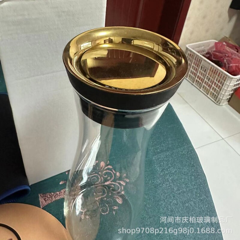 メーカーは金色の蓋を卸売りして、手で1000ミリリットルの水筒の高ホウ素シリコンガラスの水筒を作って厚くした|undefined