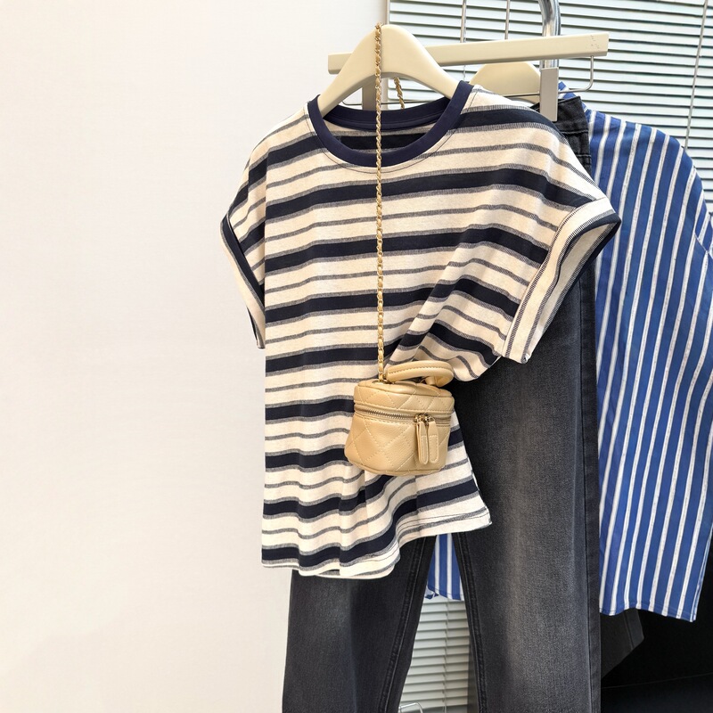 Contrast Color Striped Round Neck Flying Sleeve T-Shirt for Women Summer 2025 New Loose Korean Style Versatile Right Shoulder Short-Sleeved Top