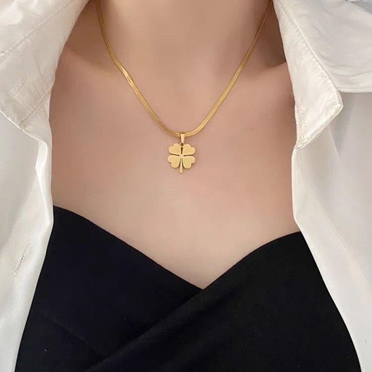 Collier de luxe en acier titane, chaîne incolore, nouveau réseau de mode rouge, tempérament à la mode, 2023_voghion.com