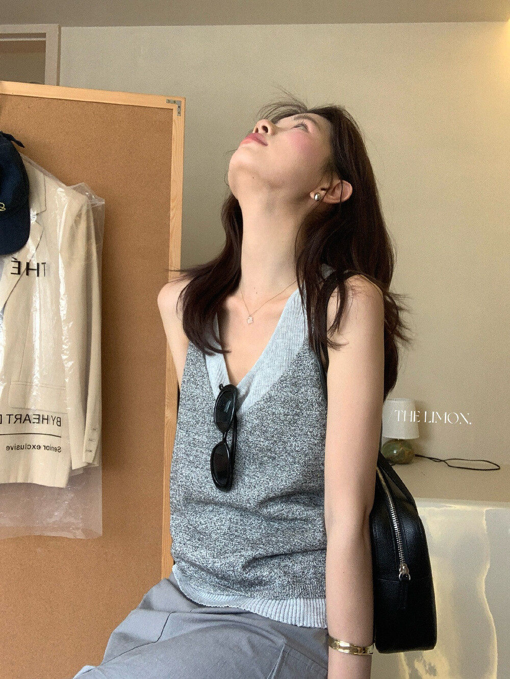 Bộ áo hai dây len phối áo vest cổ V rộng phong cách Pháp mùa hè 2026 — Thẻ nông, màu đen, Xanh lục, Màu bí ngô chi tiết 16