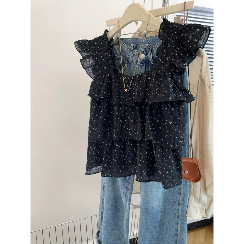 Корейский стиль черная утягивающая блузка с летящими рукавами и цветочным принтом для женщин, новинка лета 2025, модный омолаживающий свободный топ-жилет