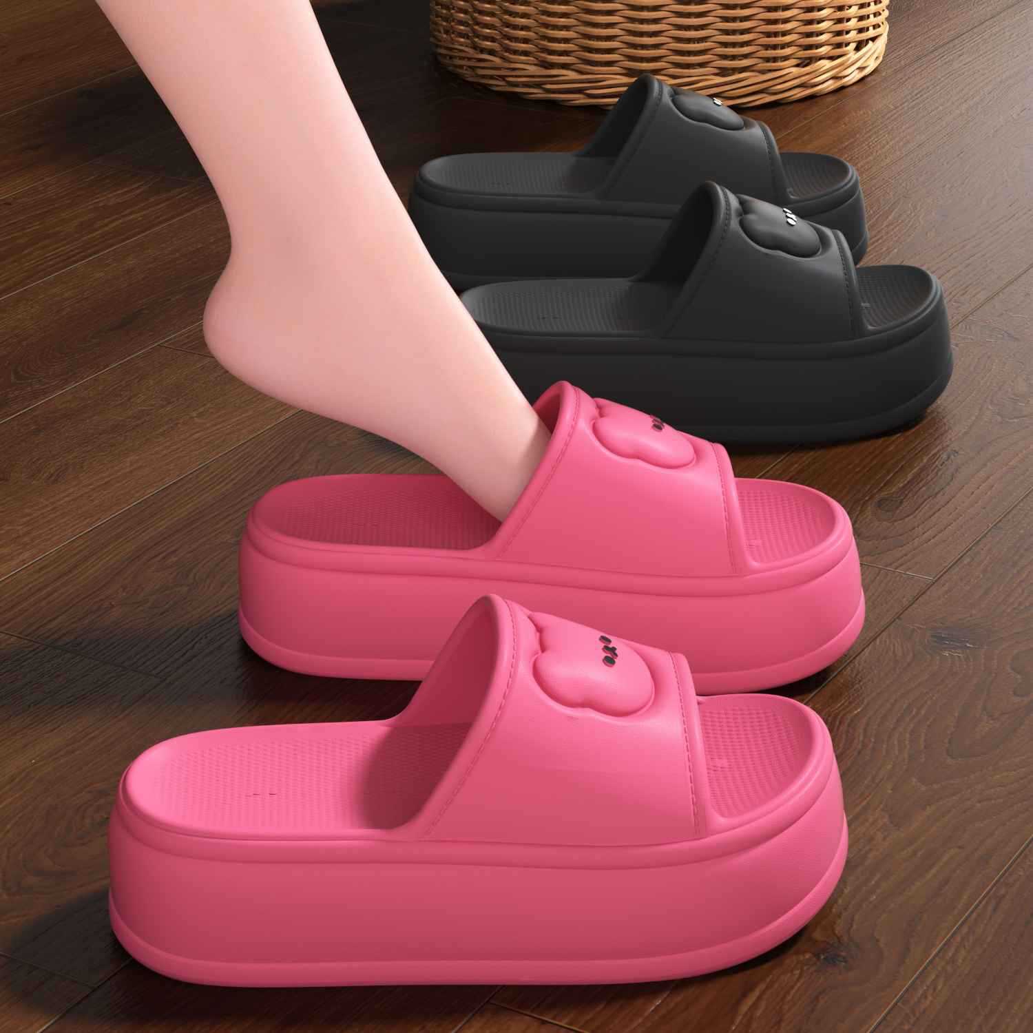 Zapatillas de fondo grueso para mujeres nuevas zapatillas de moda en línea dibujos animados adorables para el hogar interior anti-deslizante