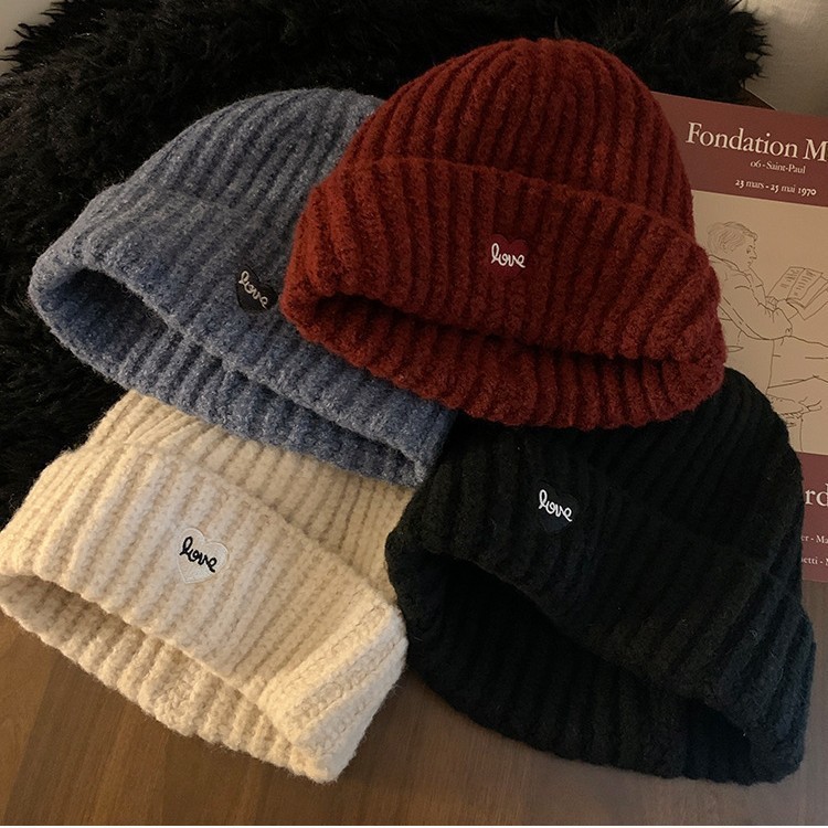愛の刺繍アンコラレッドニットウール帽子女性のための秋と冬の大きな頭囲耳保護キャップ暖かいプルオーバー帽子|undefined