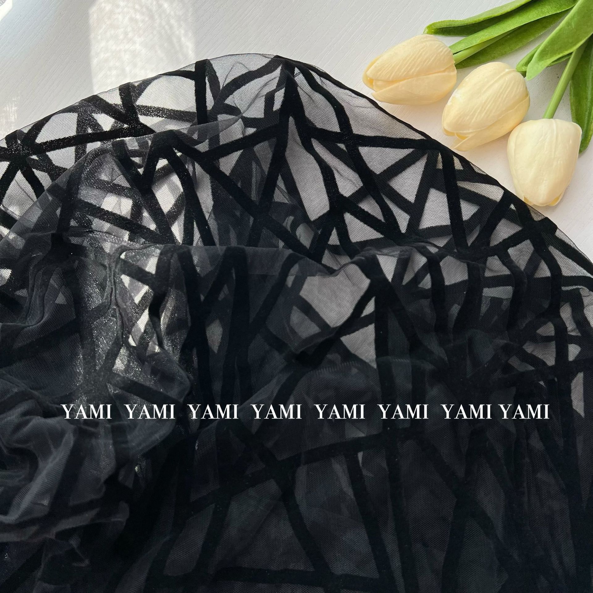 En stock al por mayor de alta calidad malla red al azar flocado negro piel flocado malla Hanfu Lolita ropa tela