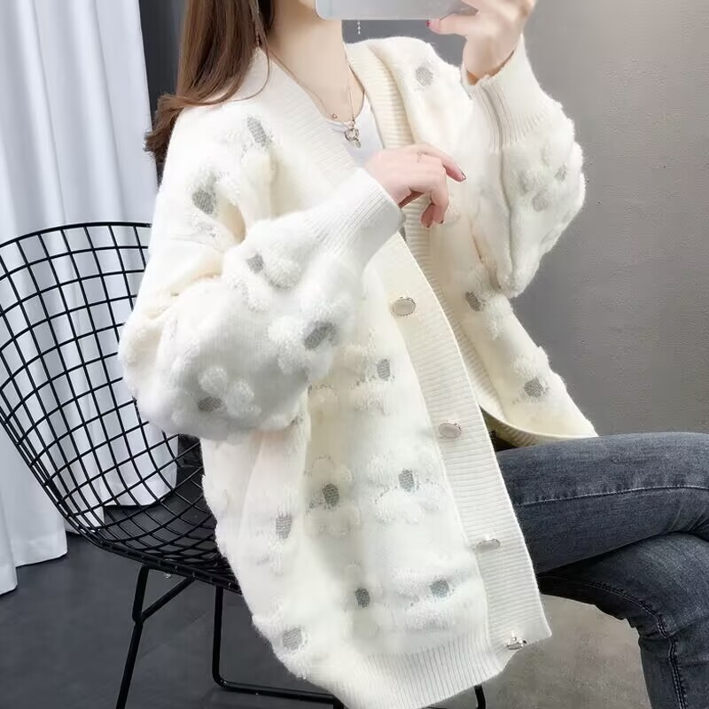 春秋很仙的针织开衫女撞色宽松外穿2025新款毛巾绣勾花毛衣女外套
