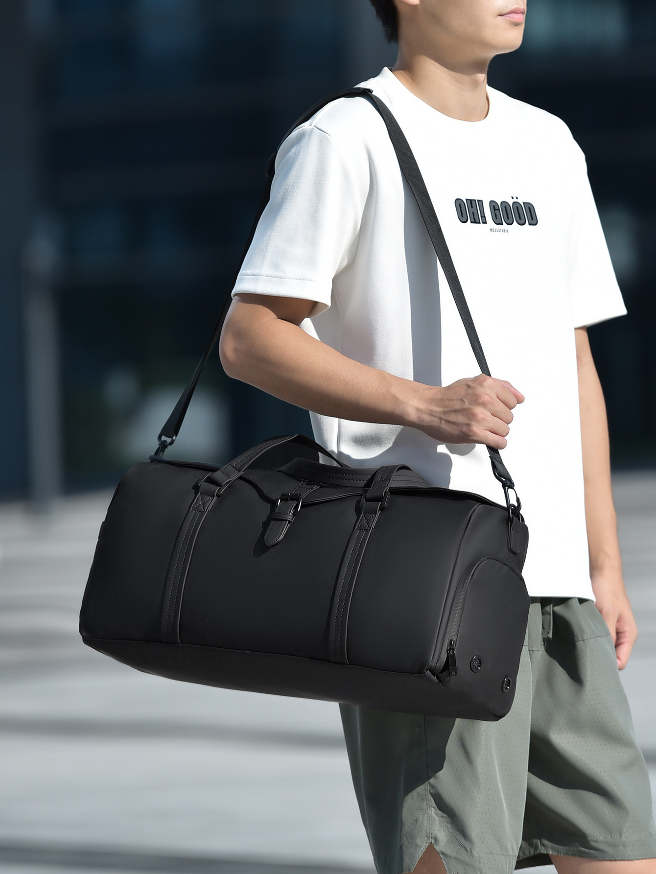 Bolsa de viaje transfronteriza de gran capacidad para hombres, bolsa de fitness impermeable simple, bolsa de zapatos independiente, bolsa deportiva casual para mujeres image 3