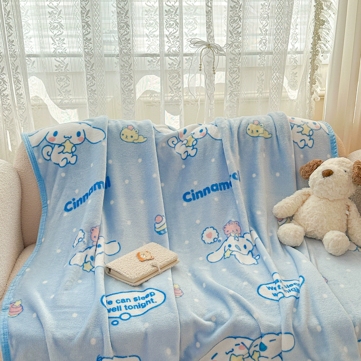 Плед (Sanrio) однослойный молочный велюр — гипоаллергенный с мультяшным принтом, на все сезоны, разные размеры