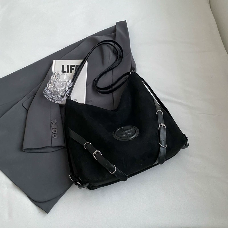 Capacious One-Shoulder Bag, Winter 2023, Single-strap Shoulder Bag, 22×27.5×7 cm