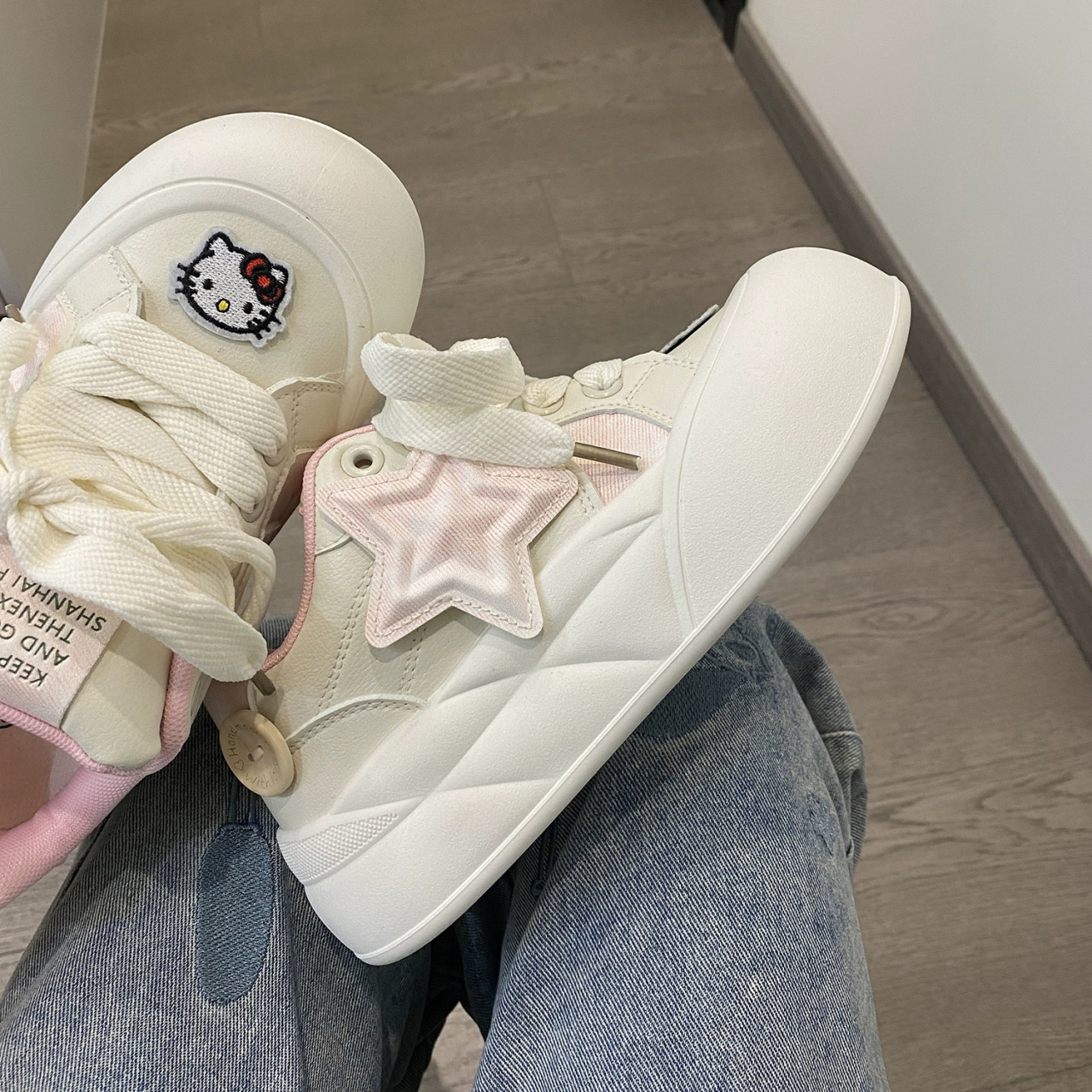 kt 고양이 흰색 신발 여성 신발 2024 가을 새로운 캐주얼 다목적 색상 일치 학생 운동화 디자인 빵 신발