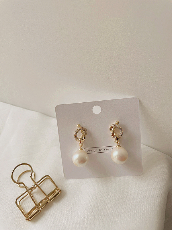 Wholesale Jewelry Retro Pearl Pendant Geometric Earrings Nihaojewelry display picture 5