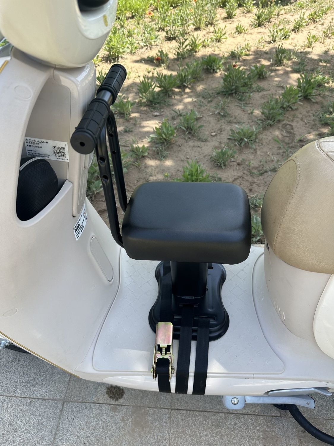 Electric Vehicle Child Seat, Baby Seat, Electric Scooter Child Seat with Armrests, Front-Mounted Child Seat Y90