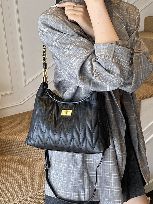 Bolso de cadena de diamante de alta calidad para mujeres 2025, otoño y invierno nuevo estilo retro bolso de bolsas de bolsas fragrantes, textura plegable, mochila