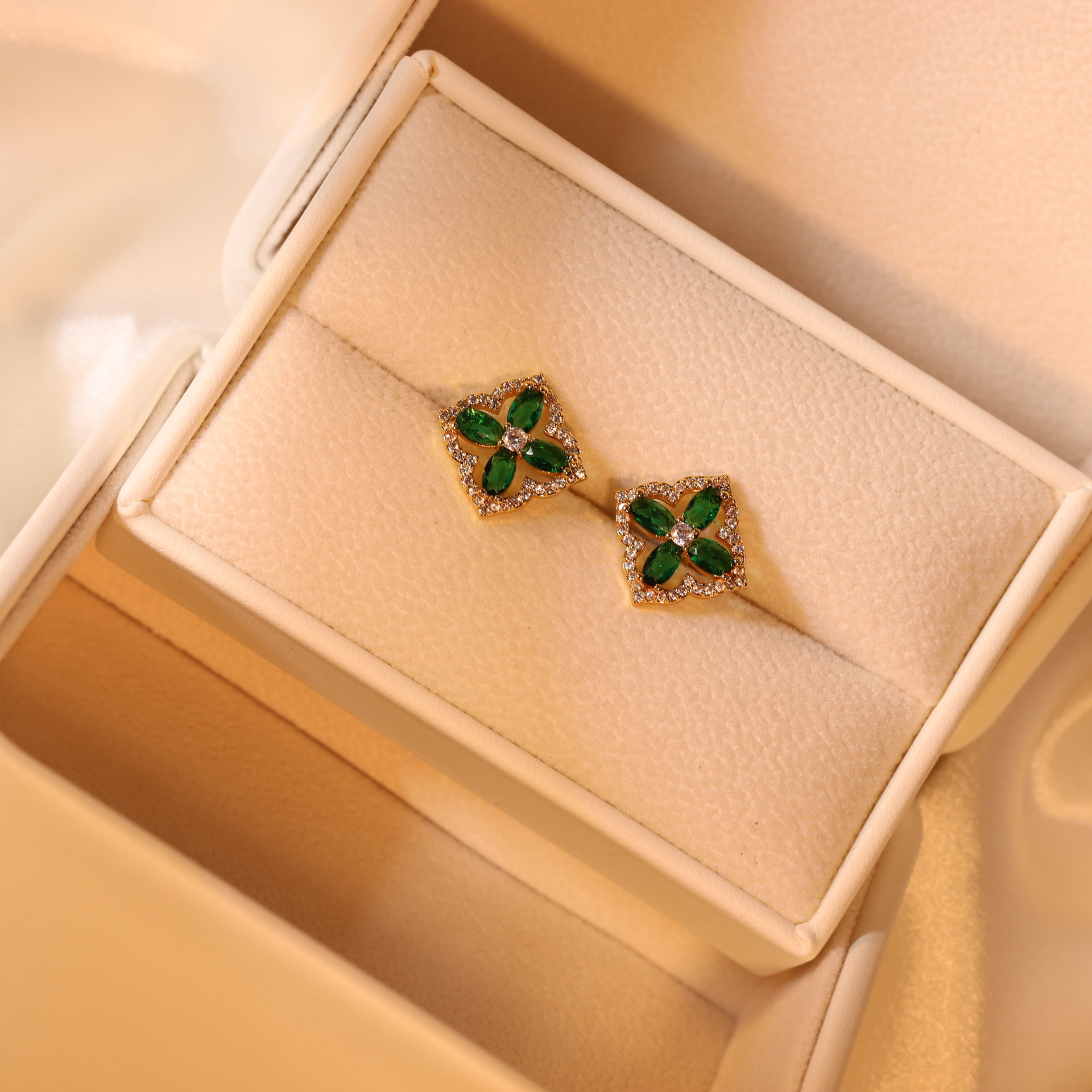 Retro Four Leaf Clover Titanium Steel Inlaid Zircon Earrings Necklace