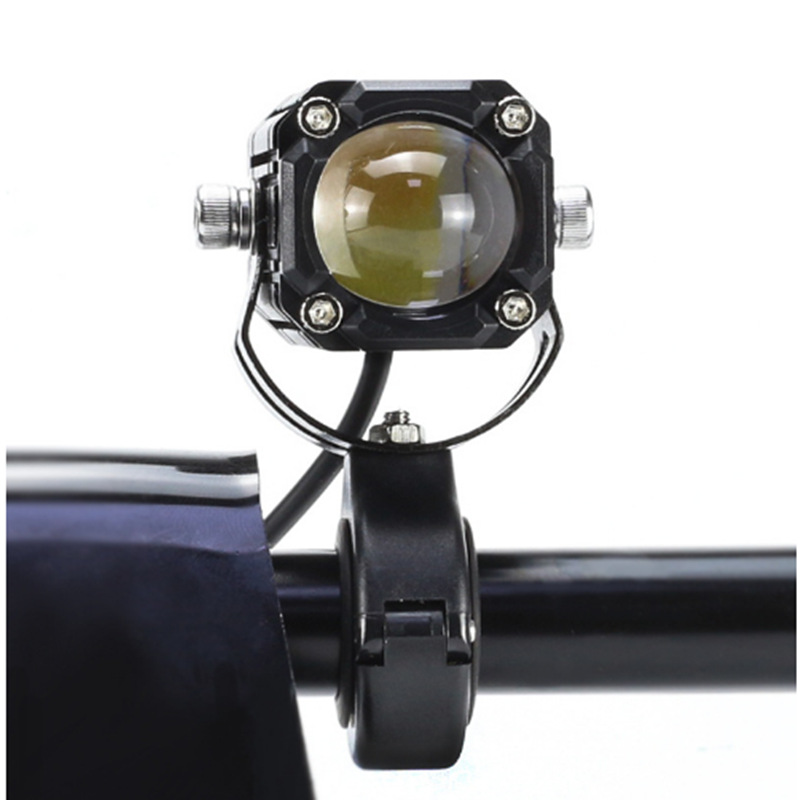 Motocicleta luz alta y baja LED spotlight vehículo eléctrico LED explosión flash doble lente exterior atmósfera lámpara de niebla láser cañón de acero pequeño