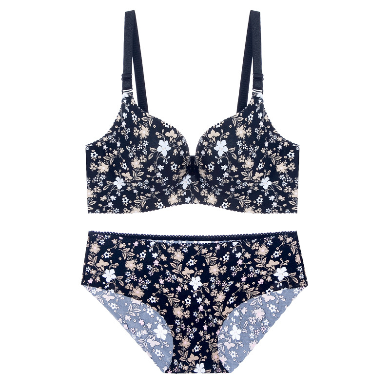 New One-piece Seamless Underwear Girl's Small Chest Push-up No Steel Ring Adjustable Girl's Bra Set