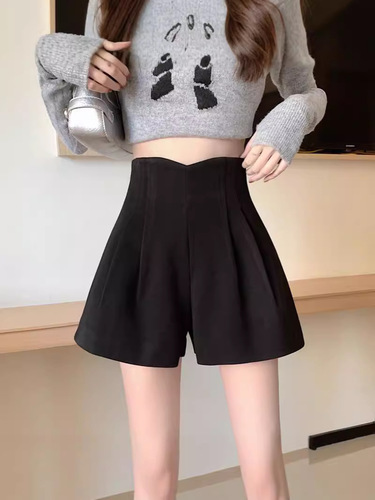 Wear wide-leg black autumn woolen a-line new style boots and pants, small man, high-waist loose casual shorts, women's base