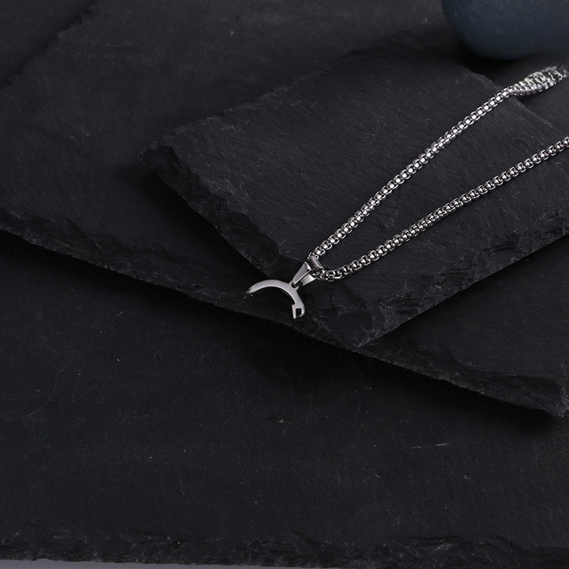 Universal necklace