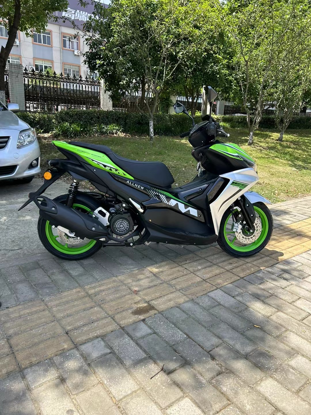 Factory Direct Sales Nvx Fuel-Powered Motorcycle Adult Mobility Scooter 150Cc Large-Displacement Street Bike Motorcycle