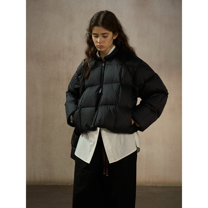 【识几】Winter Short Light down Jacket for Women with 90% White Duck Down, Round Neck, Model M7755 【识几】Winter Short Light down Jacket for Women with 90% White Duck Down, Round Neck, Model M7755