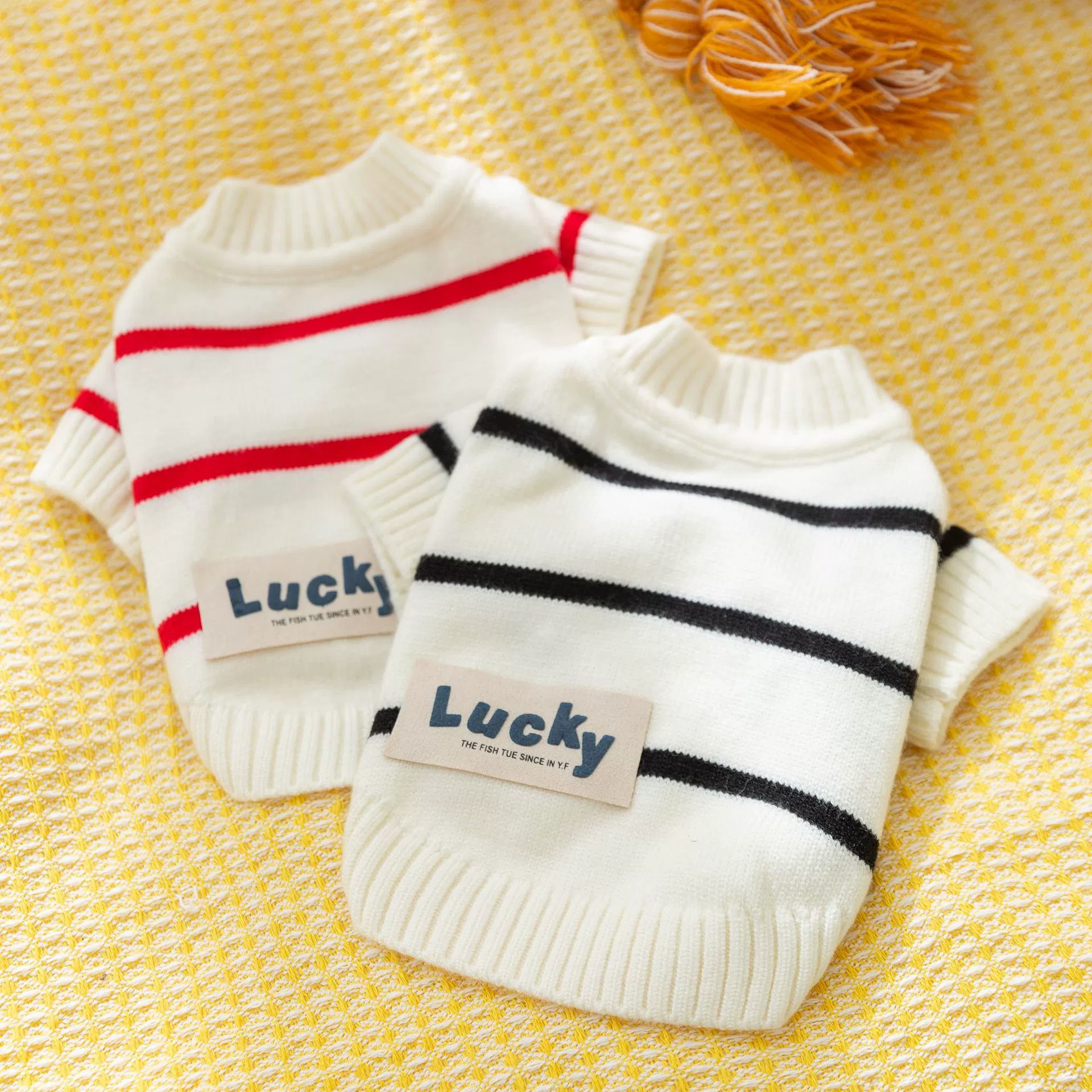 Новые трансграничные черно-белые полосатые маленькие и средние собаки и кошки, осенние и зимние двуногие свитера с длинными рукавами, одежда для домашних собак