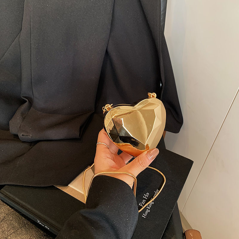 Estilo dulce y fresco moda mini bolso de cadena bolso de metal femenino 2025 nuevo diseño de nicho bolso de mensajero de un solo hombro de estilo occidental