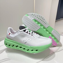 �羳  On ���� Cloudsurfer nx�ļ���Ů��H���e�p�������ܲ�Ь